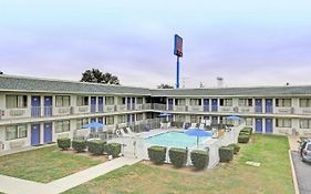 San Marcos Motel 6